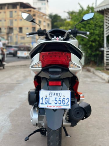 HONDA PCX 017សោស្មាតឃីកម្លាំង150ccម៉ាស៊ីនតាន់ហាប់នែនស្ងាត់សំណុំហ្សីនជិះស្រួលស្ទុះមានពន្ធកាតគ្រឺ