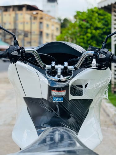 HONDA PCX 020 ជប៉ុនសុទ្ធ100%125cc ម៉ាសុីនតាន់ហាប់នែនស្ងាត់សំណុំហ្សីន98%ធានាមិនលាន់មិនហុយមានពន្ធ