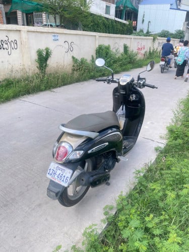 HondaScoopy2018មានពន្ធម្ចាស់ដេីម1300$ទីតាំងភ្នំពេញ 371 ជុី ប ម៉ុង 088 8982 915