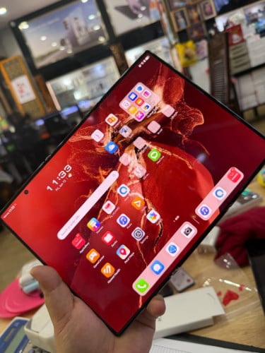 Huawei mate XT ultimate 16G/1T ក្រុមហ៊ុន