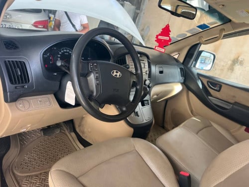 HYUNDAI H1 2013 For Rent /出租