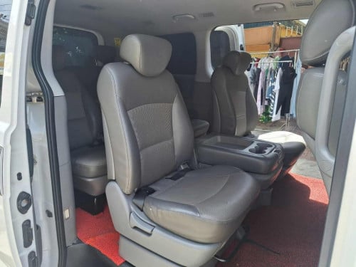 HYUNDAI Starex 2011 For Rent /出租