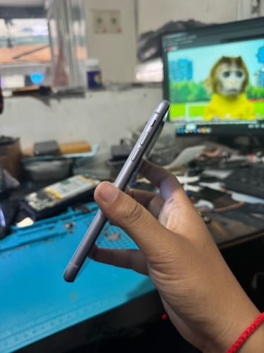 I phone 11 64G អត់ស្គេន អេក្រង់ថ្មី ថ្ម72%