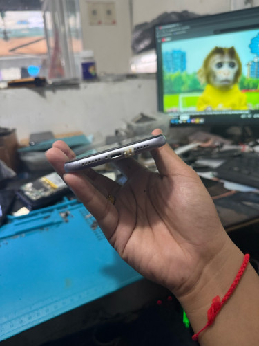 I phone 11 64G អត់ស្គេន អេក្រង់ថ្មី ថ្ម72%