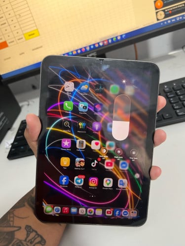 iPad mini6 WiFi 64g នៅស្អាតសនុំស៊ីន ប្រើធ្វើការប្រចាំថ្ងៃ លក់ដូរសារី 260$. ចរចា