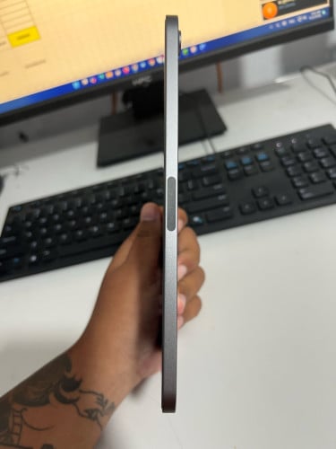 iPad mini6 WiFi 64g នៅស្អាតសនុំស៊ីន ប្រើធ្វើការប្រចាំថ្ងៃ លក់ដូរសារី 260$. ចរចា