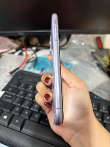 iPhone 11 អេក្រថ្មី អត់ស្គេ គ្រន់តែចុចបេតុpower អត់ទៅ តែប្រើបានធម្មតា
