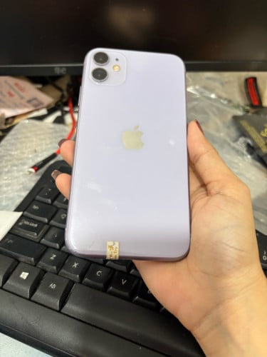 iPhone 11 អេក្រថ្មី អត់ស្គេ គ្រន់តែចុចបេតុpower អត់ទៅ តែប្រើបានធម្មតា