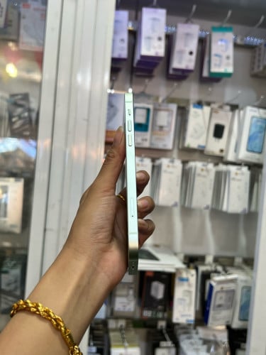 iPhone 12 ទឹកសណ្តែក🍏 LLA 64GB  Battery 88% 🔋 តួស្អាត 99% សំណុំហ្សីន អត់ជាប់អី  (ធានា1ខែ)