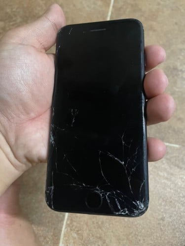 IPHONE 7G 32gb លក់ដូចក្នុងរូប