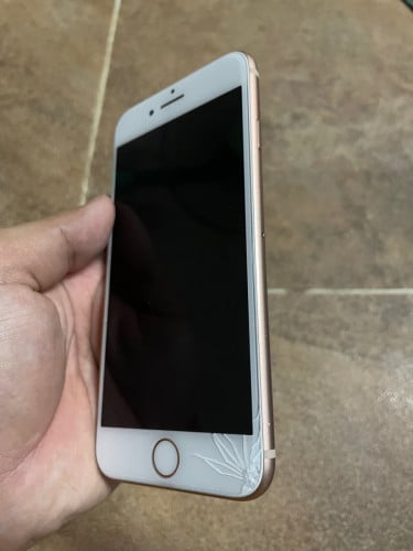 iPhone 8G 64GB លក់តែអញ្ជឹង