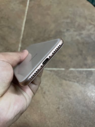 iPhone 8G 64GB លក់តែអញ្ជឹង