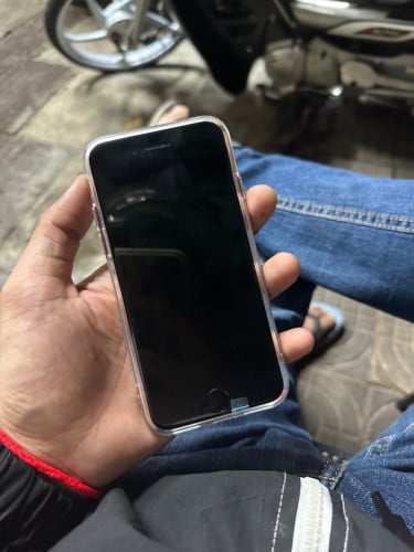 iPhone SE red product សាណុំណែន