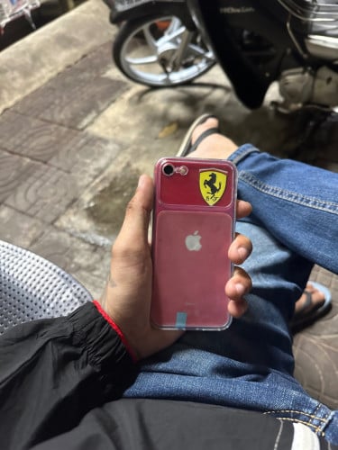 iPhone SE red product សាណុំណែន