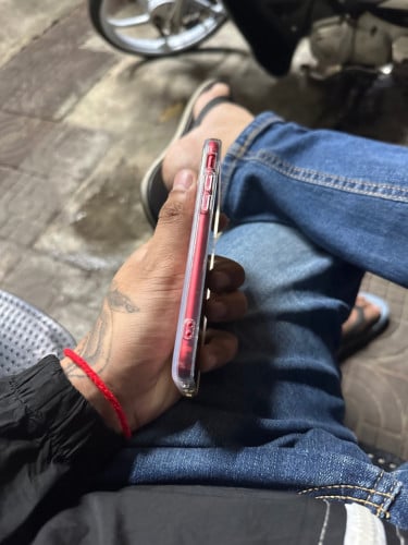 iPhone SE red product សាណុំណែន