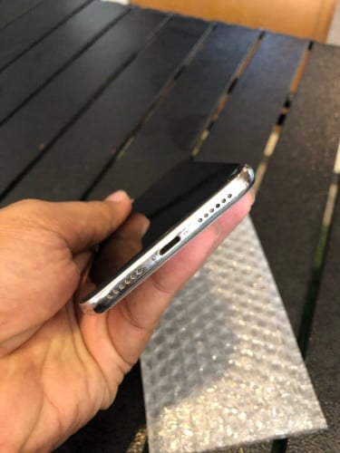iPhone X 64 នៅសំនំសីនមានស្កេនតួនៅ98%