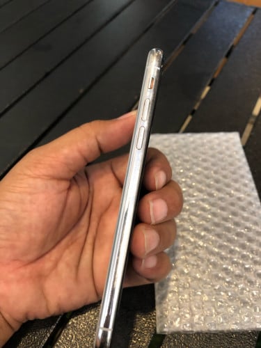 iPhone X 64 នៅសំនំសីនមានស្កេនតួនៅ98%