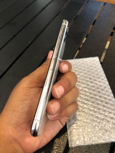 iPhone X 64 នៅសំនំសីនមានស្កេនតួនៅ98%