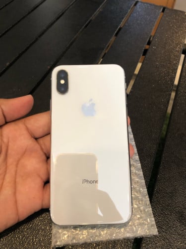 iPhone X 64 នៅសំនំសីនមានស្កេនតួនៅ98%