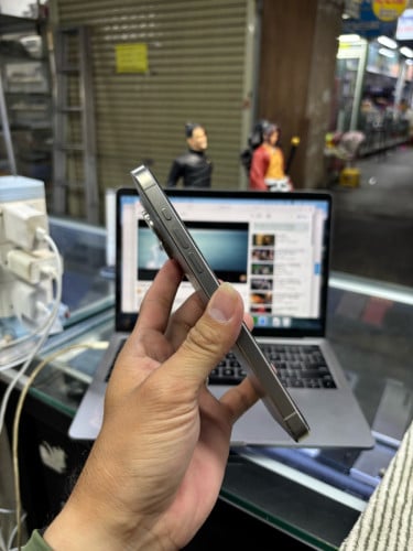 Iphone15pro max 1Tb ZA sim2 បែកថាច់ឆ្នូតជាំប្រើបាន