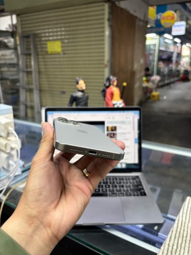 Iphone15pro max 1Tb ZA sim2 បែកថាច់ឆ្នូតជាំប្រើបាន