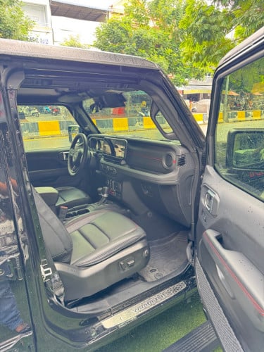 Jeep Wrangler Rubicon 2024 ប្រើបាន17000km ឡានក្រុមហ៊ុន