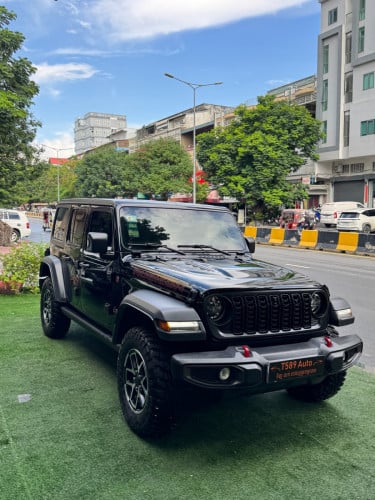 Jeep Wrangler Rubicon 2024 ប្រើបាន17000km ឡានក្រុមហ៊ុន
