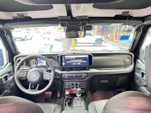 Jeep Wrangler Rubicon 2024 ប្រើបាន17000km ឡានក្រុមហ៊ុន
