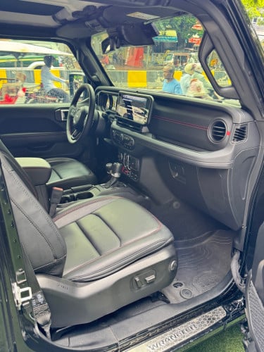 Jeep Wrangler Rubicon 2024 ប្រើបាន17000km ឡានក្រុមហ៊ុន