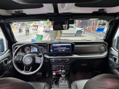 Jeep Wrangler Rubicon 2024 ប្រើបាន17000km ឡានក្រុមហ៊ុន
