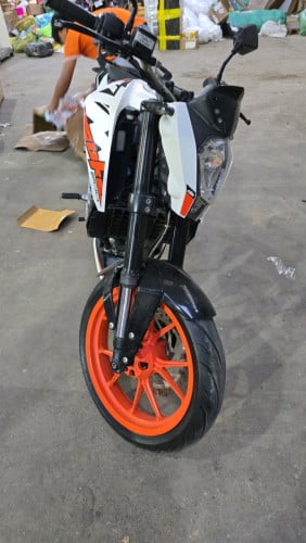 Ktm duke 200