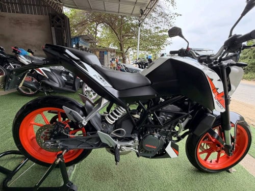 Ktm duke 200