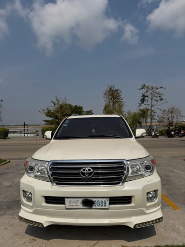Land Cruiser Platinum 2013
