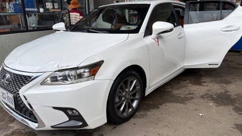 Lexus CT200h Full 2013 តំលៃចុះទៀត បងៗ