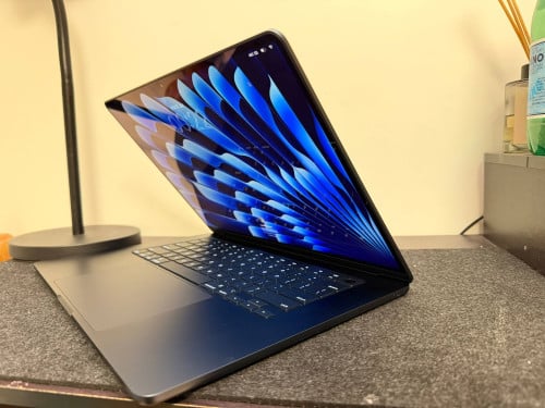 MacBook Air M4 / 15โ / 16 + 256G 99% Midnight color