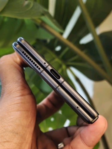 Magic V3 Global Version 512G ( អេក្រង់ក្នុងដូចក្នុងរូប ខាងក្រៅប្រេីម៉ាអែម )