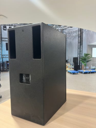 Martin Audio V15