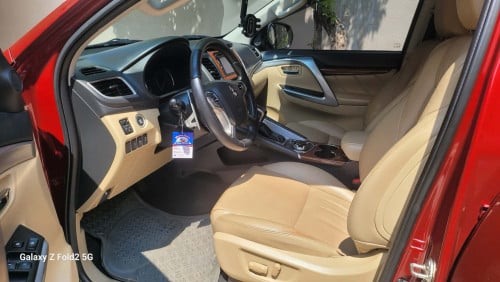 mitsubishi Pajero 2018 ម្ចាស់ដេីម ខ្លាញ់គោ