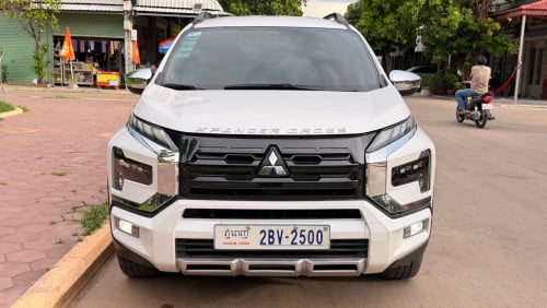 Mitsubishi X-pander cross 023