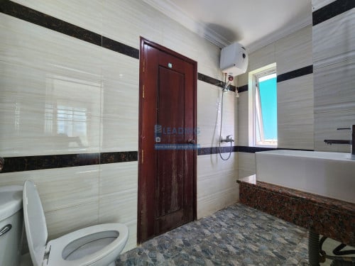 N097 | Elevator 2 Bedrooms Apartment For Rent Near BKK1