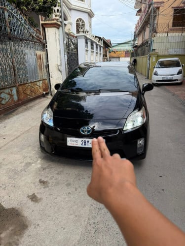 Prius 011អប់សិនពីឡើងអេក្រង់ធំCamera ក្រោយហើយឡានលាងទឹកជិះថ្មីដាច់ 14300$ ចរចា0968793333