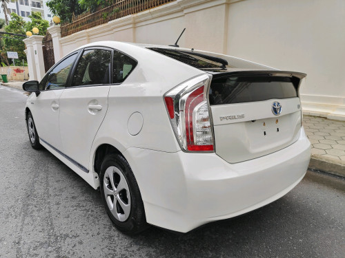 Prius 014 options 4 ខាងក្នុងលឿង កៅអីចុច ពូកស្បែកហ្សុីន Bass JBL