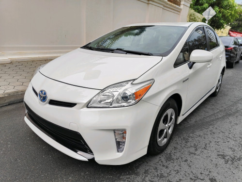 Prius 014 options 4 ខាងក្នុងលឿង កៅអីចុច ពូកស្បែកហ្សុីន Bass JBL