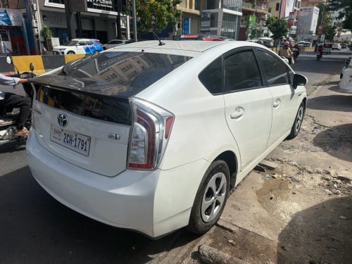 Prius 2012 Option 3 ឡានម្ចាស់ដើម ទើបកាត់បាន ឡានមូល Autocheck កប់ 10មុឺនmiles សុីន