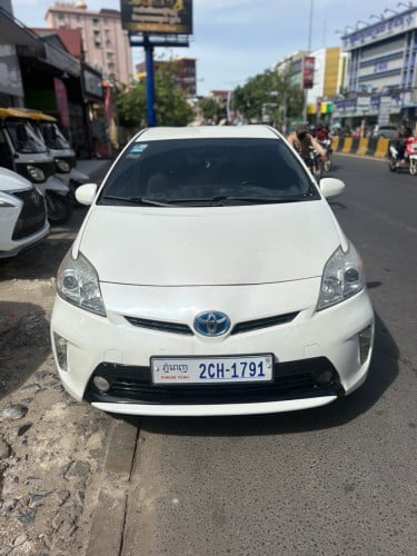 Prius 2012 Option 3 ឡានម្ចាស់ដើម ទើបកាត់បាន ឡានមូល Autocheck កប់ 10មុឺនmiles សុីន