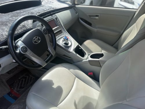 Prius 2012 Option 3 ឡានម្ចាស់ដើម ទើបកាត់បាន ឡានមូល Autocheck កប់ 10មុឺនmiles សុីន