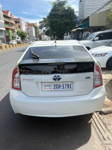 Prius 2012 Option 3 ឡានម្ចាស់ដើម ទើបកាត់បាន ឡានមូល Autocheck កប់ 10មុឺនmiles សុីន