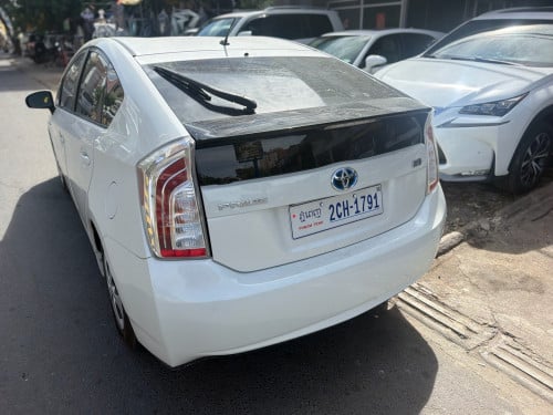 Prius 2012 Option 3 ឡានម្ចាស់ដើម ទើបកាត់បាន ឡានមូល Autocheck កប់ 10មុឺនmiles សុីន