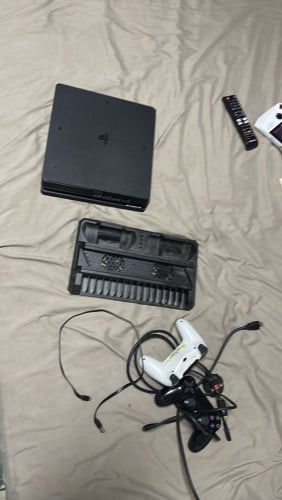 PS4 Slim 2TB JB Full game + fan stander with charger controller