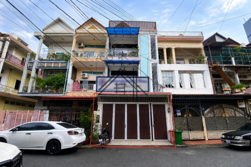 Retail Space | 3 Bedrooms For Rent in BKK3, Phnom Penh